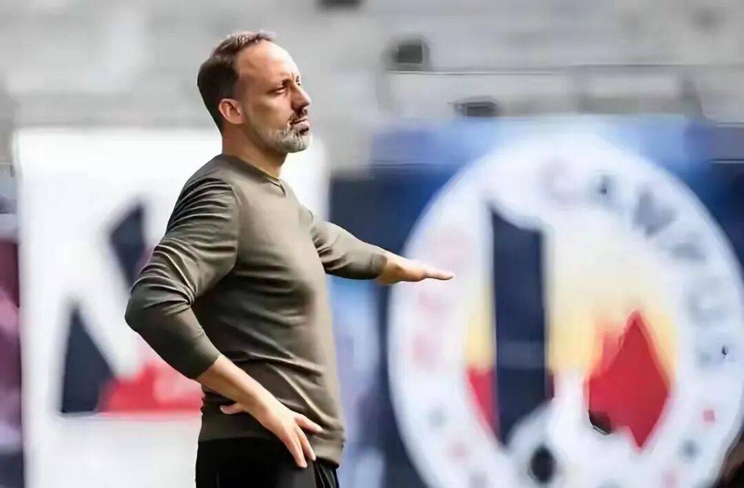 亿博官网关于中超转会期再迎强敌；埃因霍温复出首秀；主帅态度：球迷炸锅；赛季目标并未改变的信息